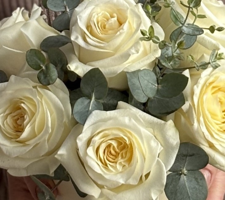 Коробка с белыми Розами