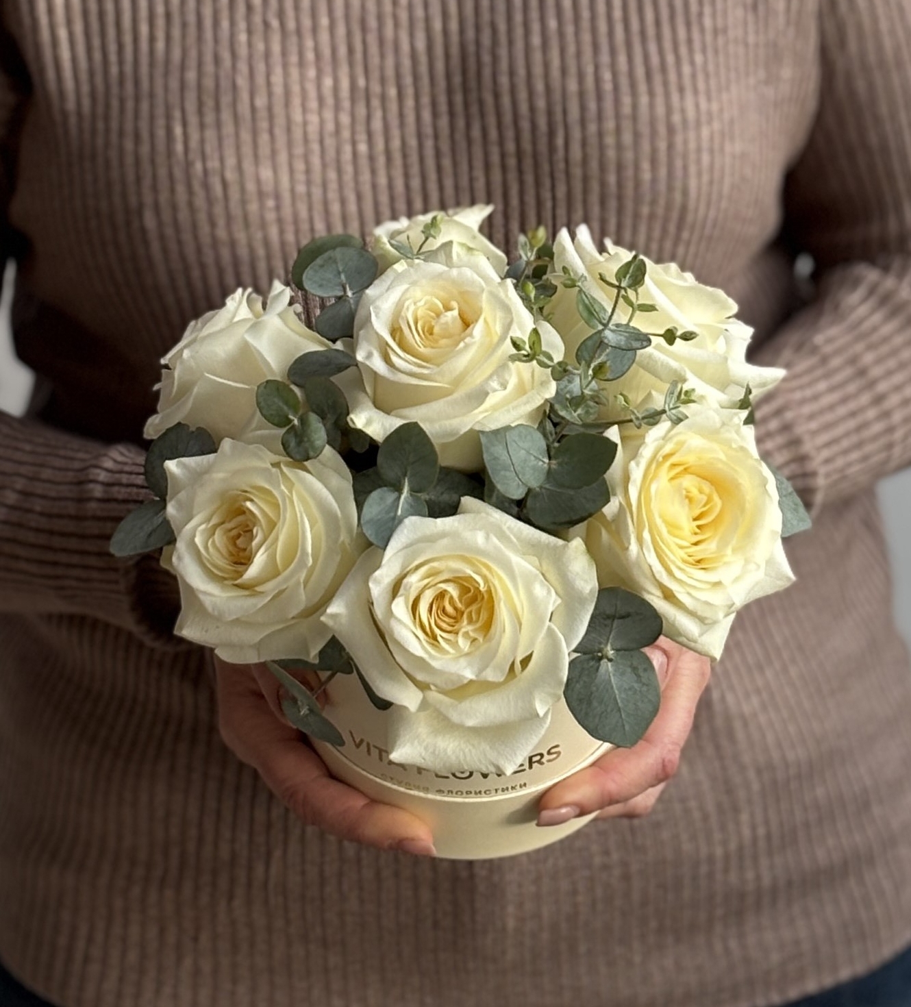 Коробка с белыми Розами