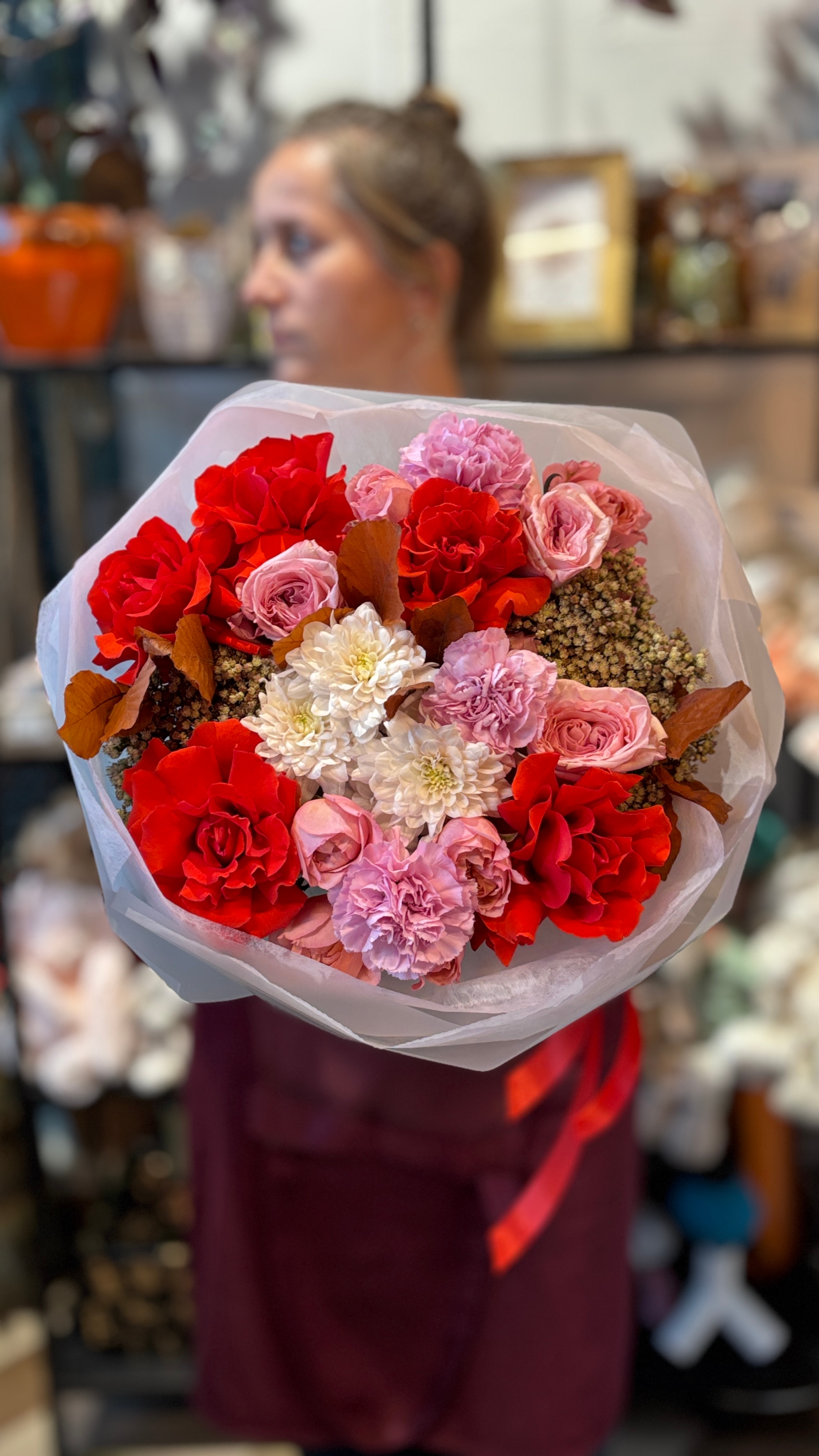 Букет с французскими Розами и Сантини