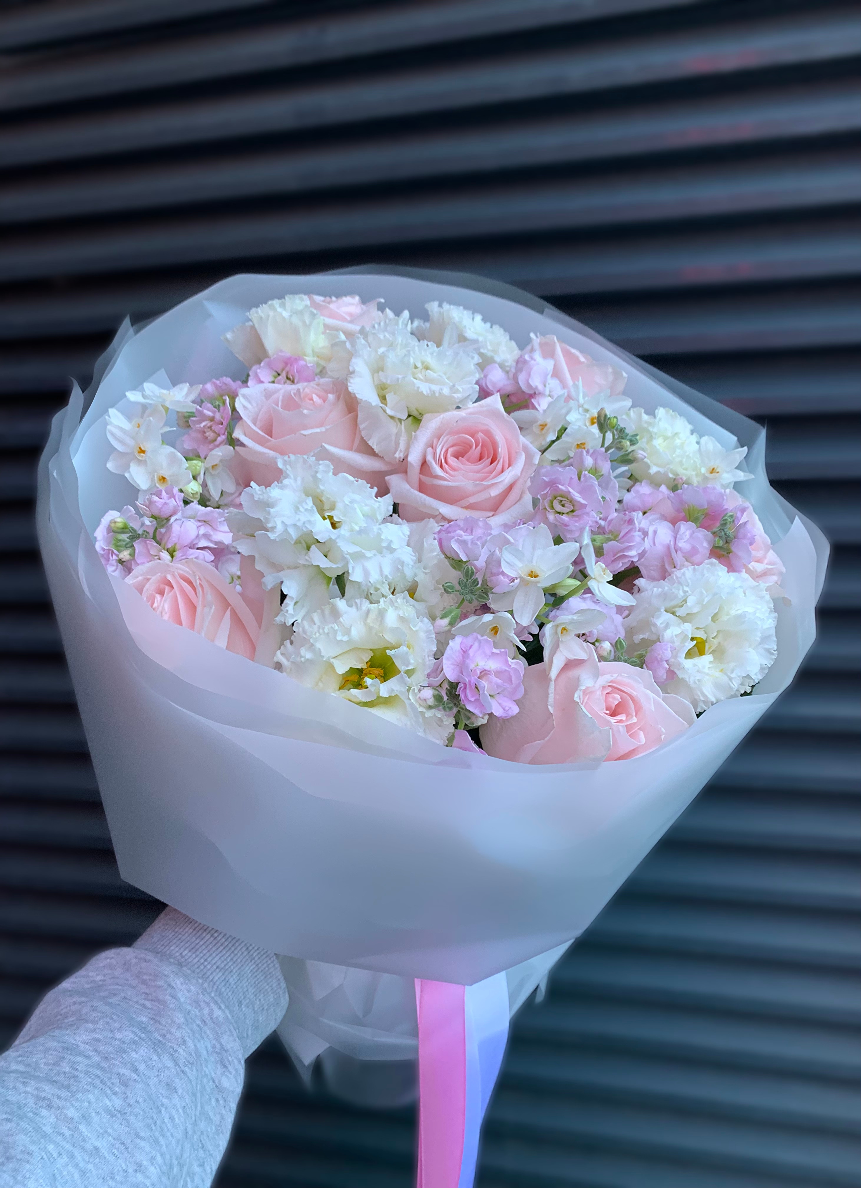 букет с розой и маттиолой купить в москве цена