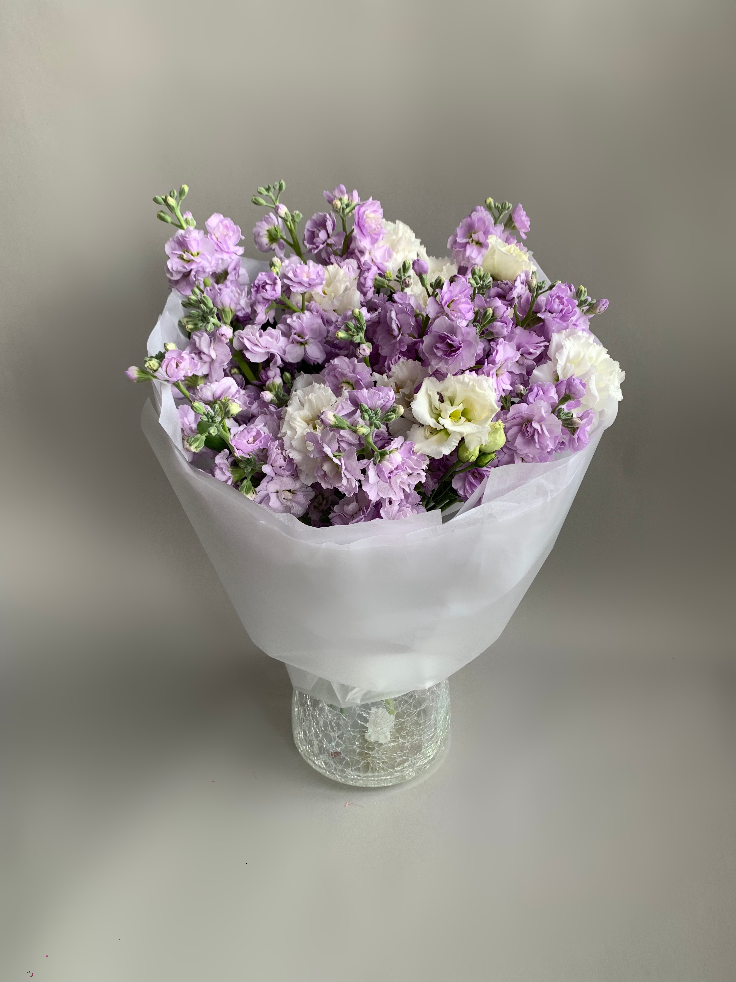 Дуо букет с Маттиолой и Лизиантусом