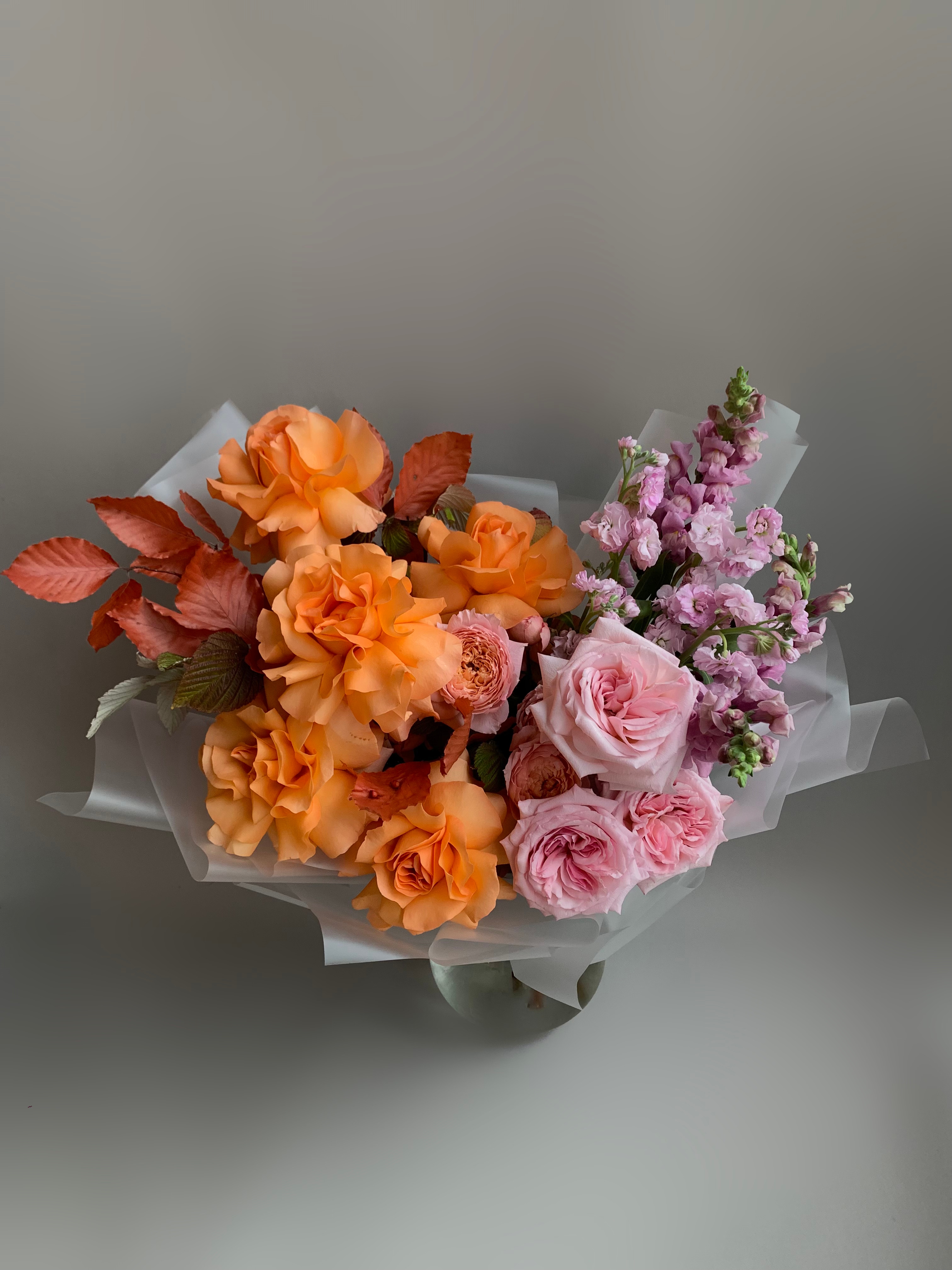 Яркий букет с французскими и пионовидными Розами