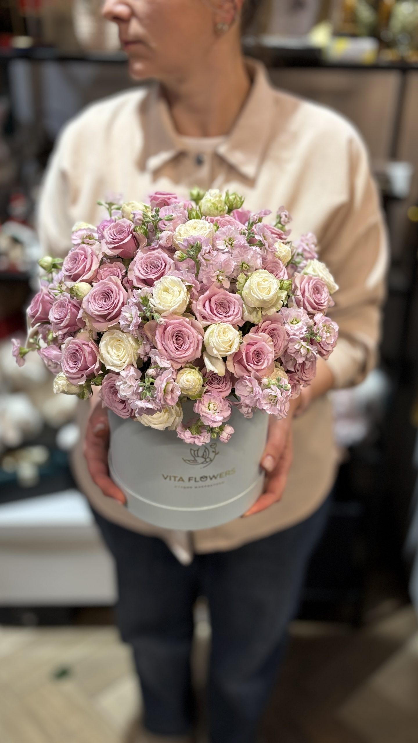 Коробка с Розами и Маттиолой