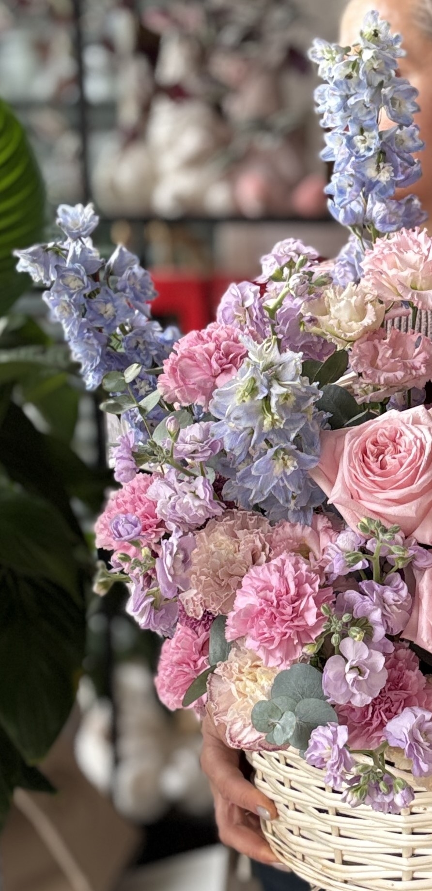 Корзина с роскошными Розами