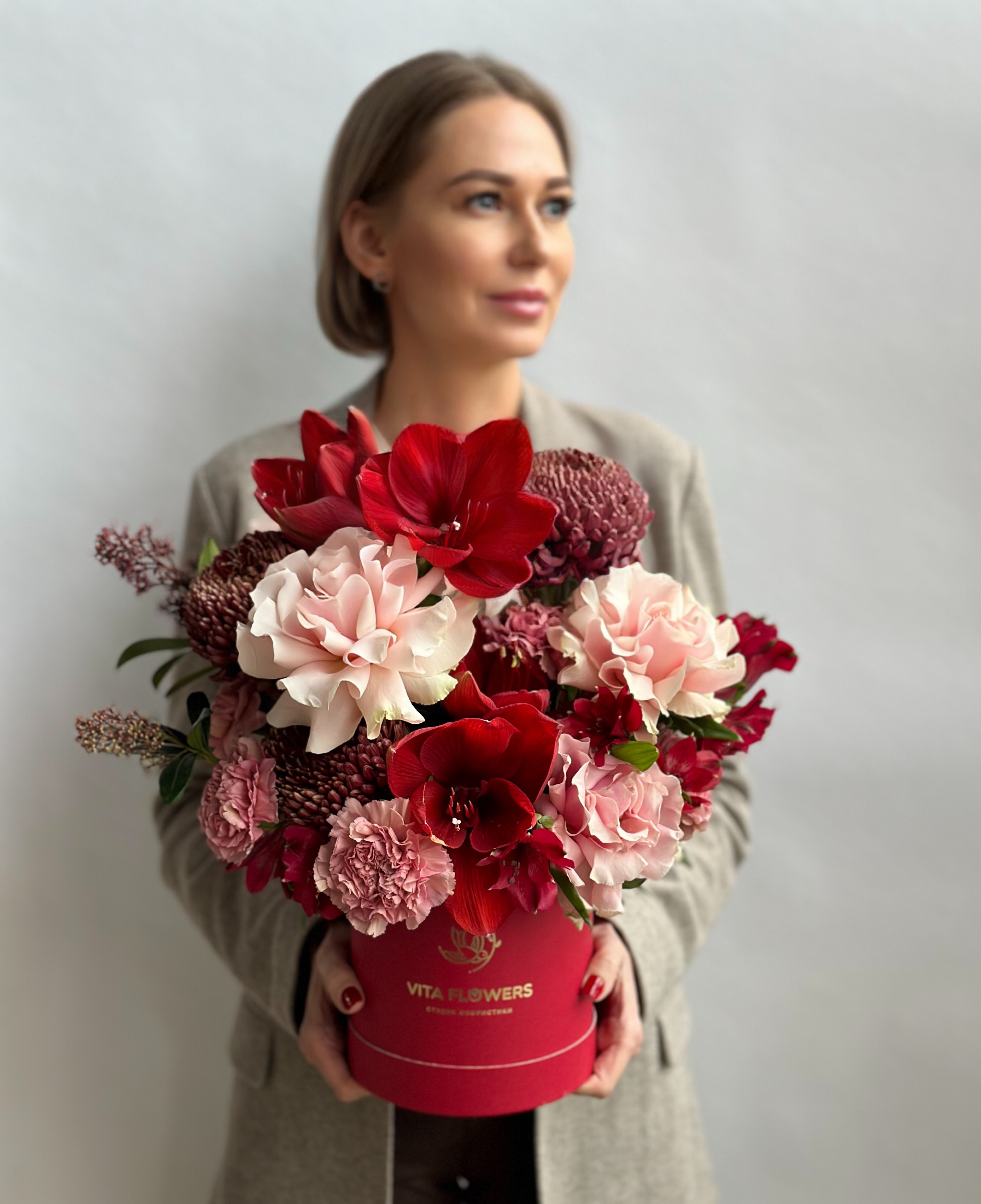 Коробка с амариллисами