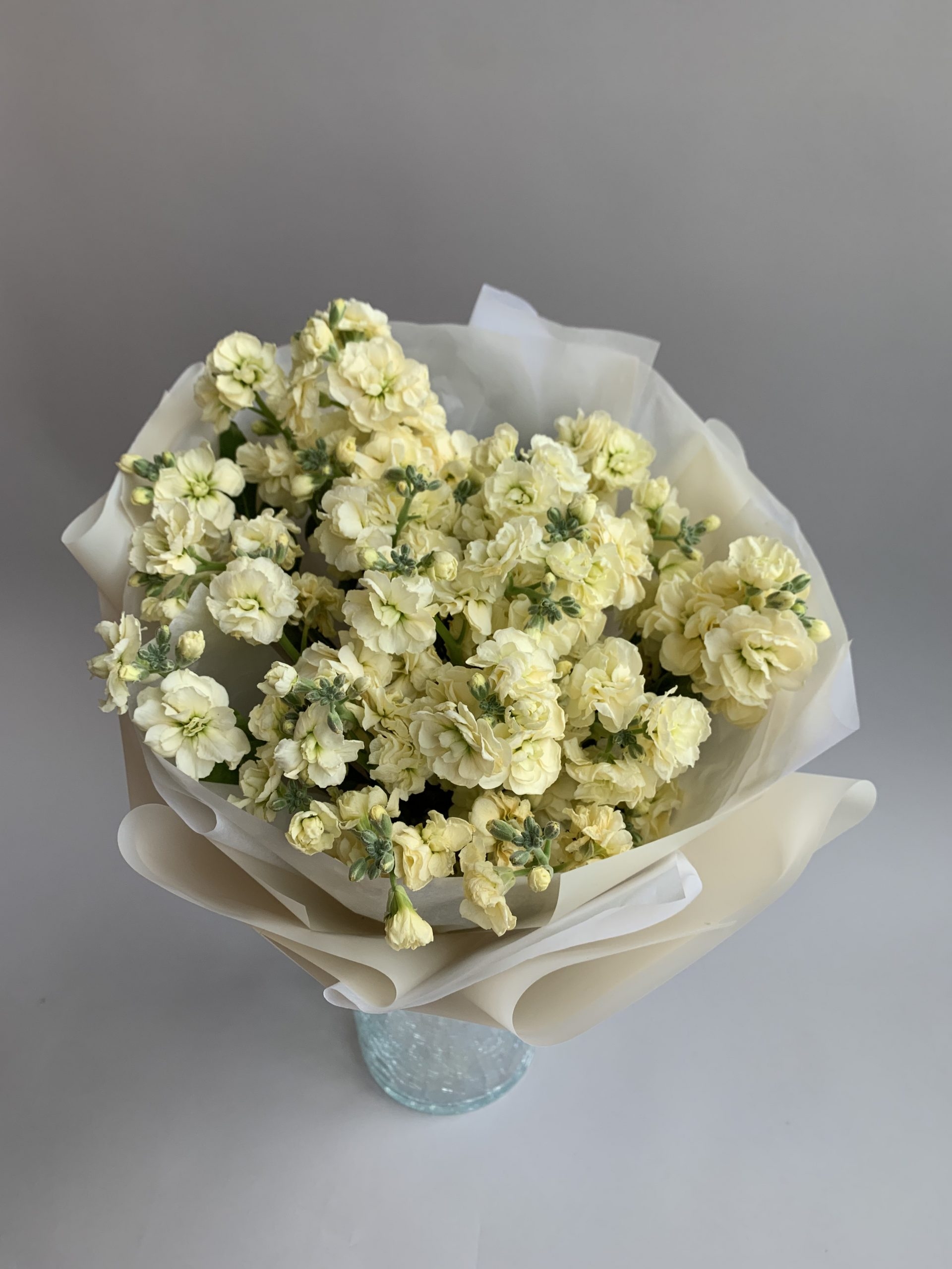 Букет с Маттиолой лимонного цвета