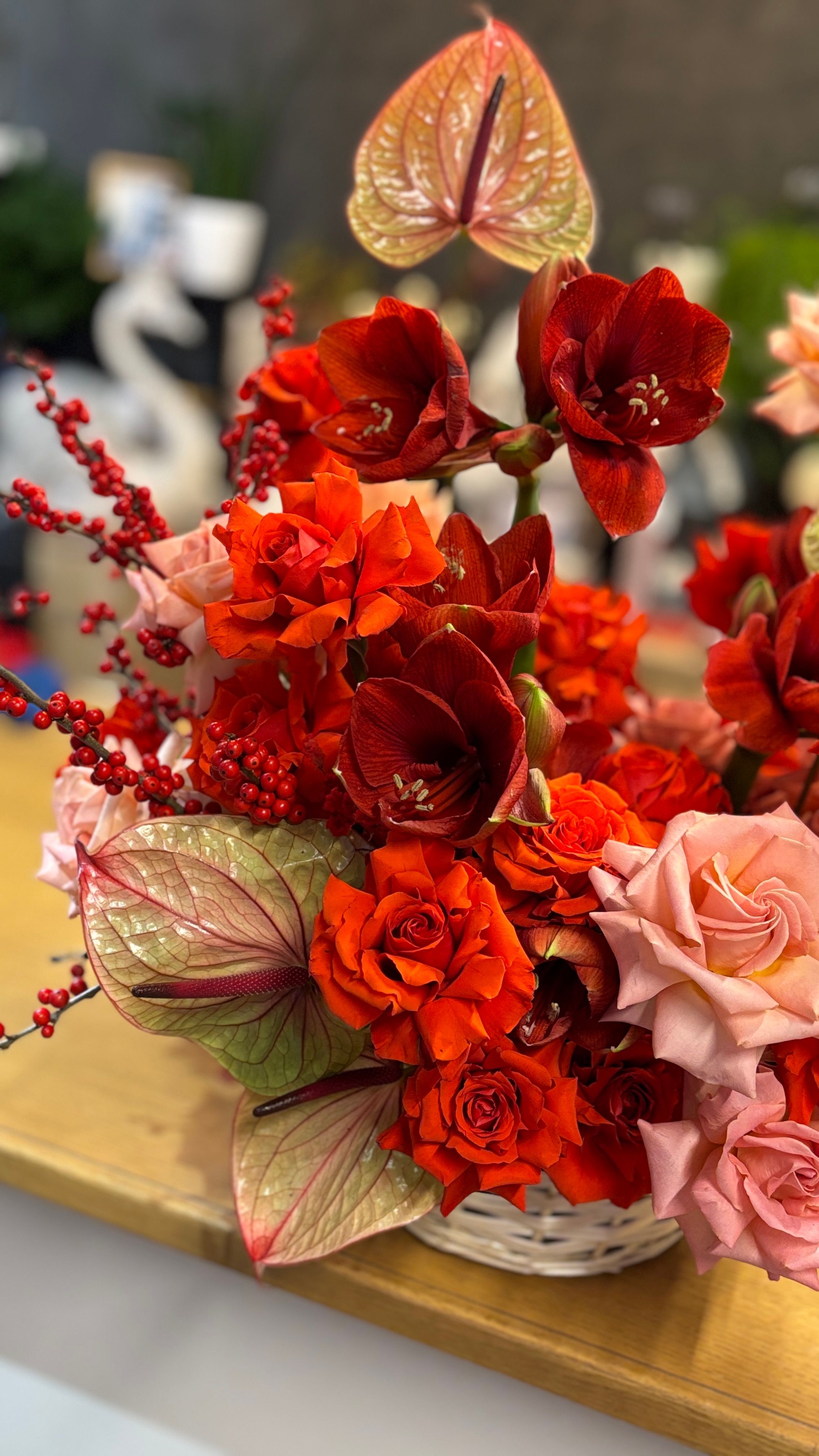 оригинальная композиция цветочная с амариллисом