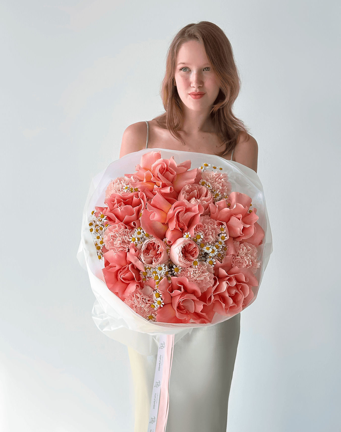 Букет с французскими розами и ромашками