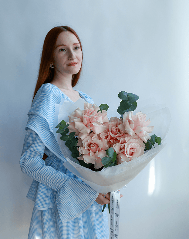 Букет с розой и эвкалиптом