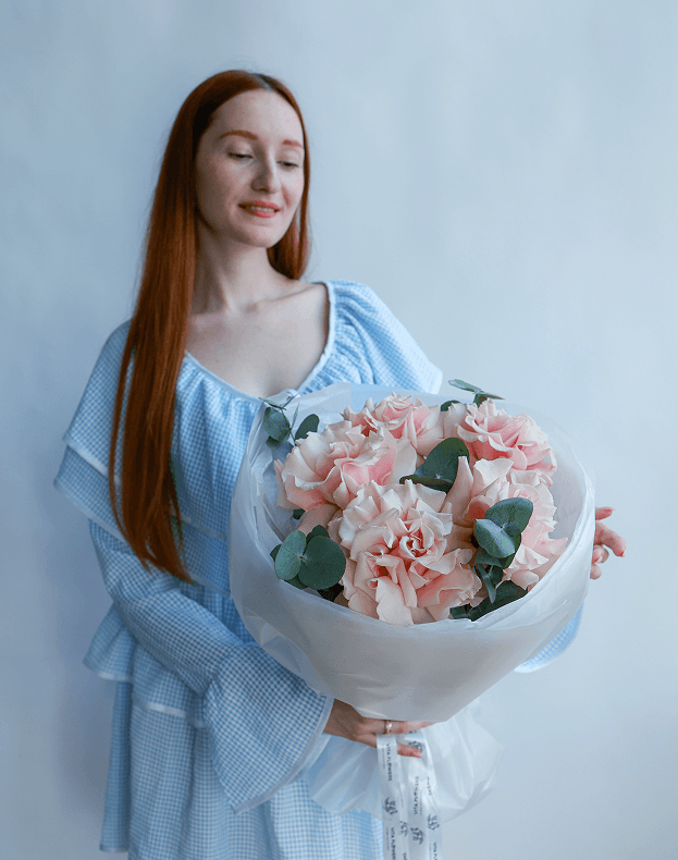 Букет с розой и эвкалиптом