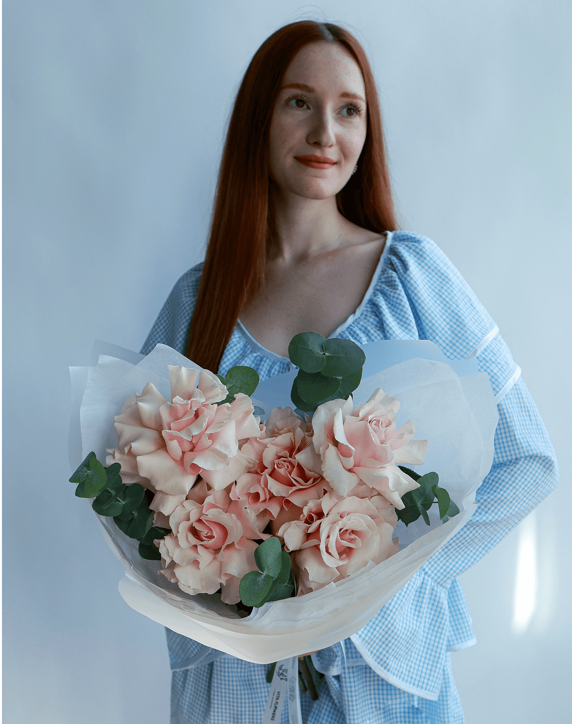 розовые розы с доставкой женщине