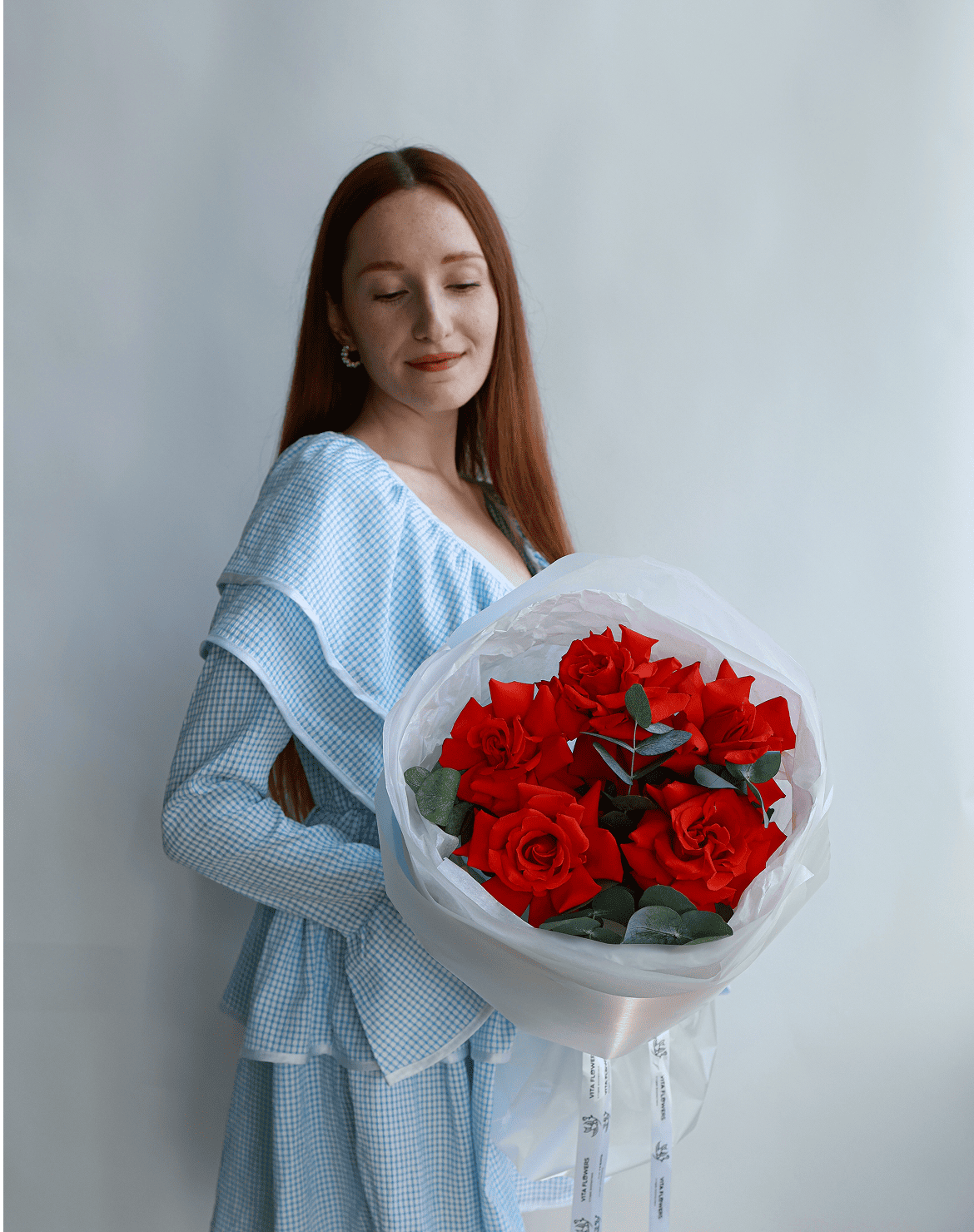 купить яркие красные розы