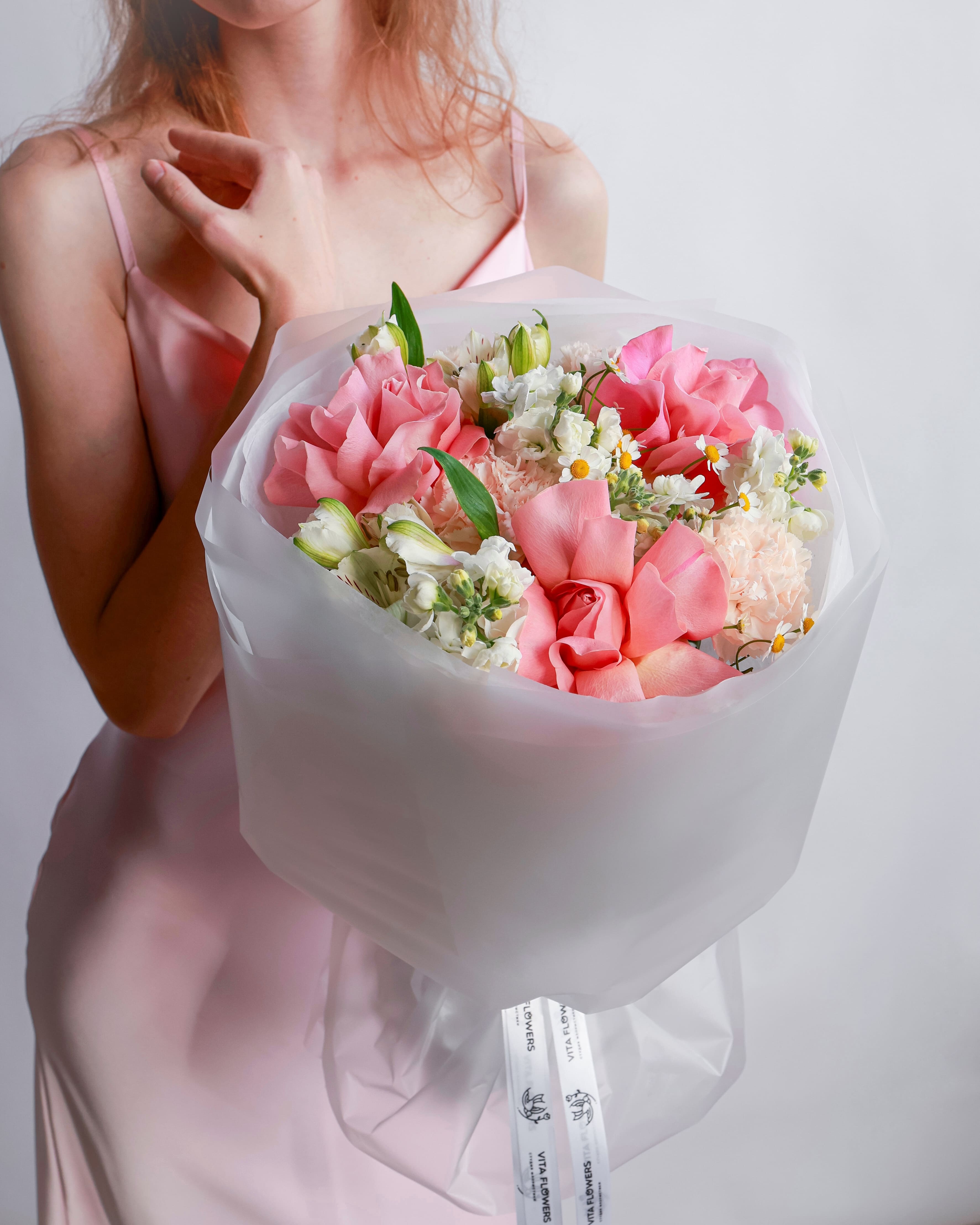 Букет с ромашками и альстромерией