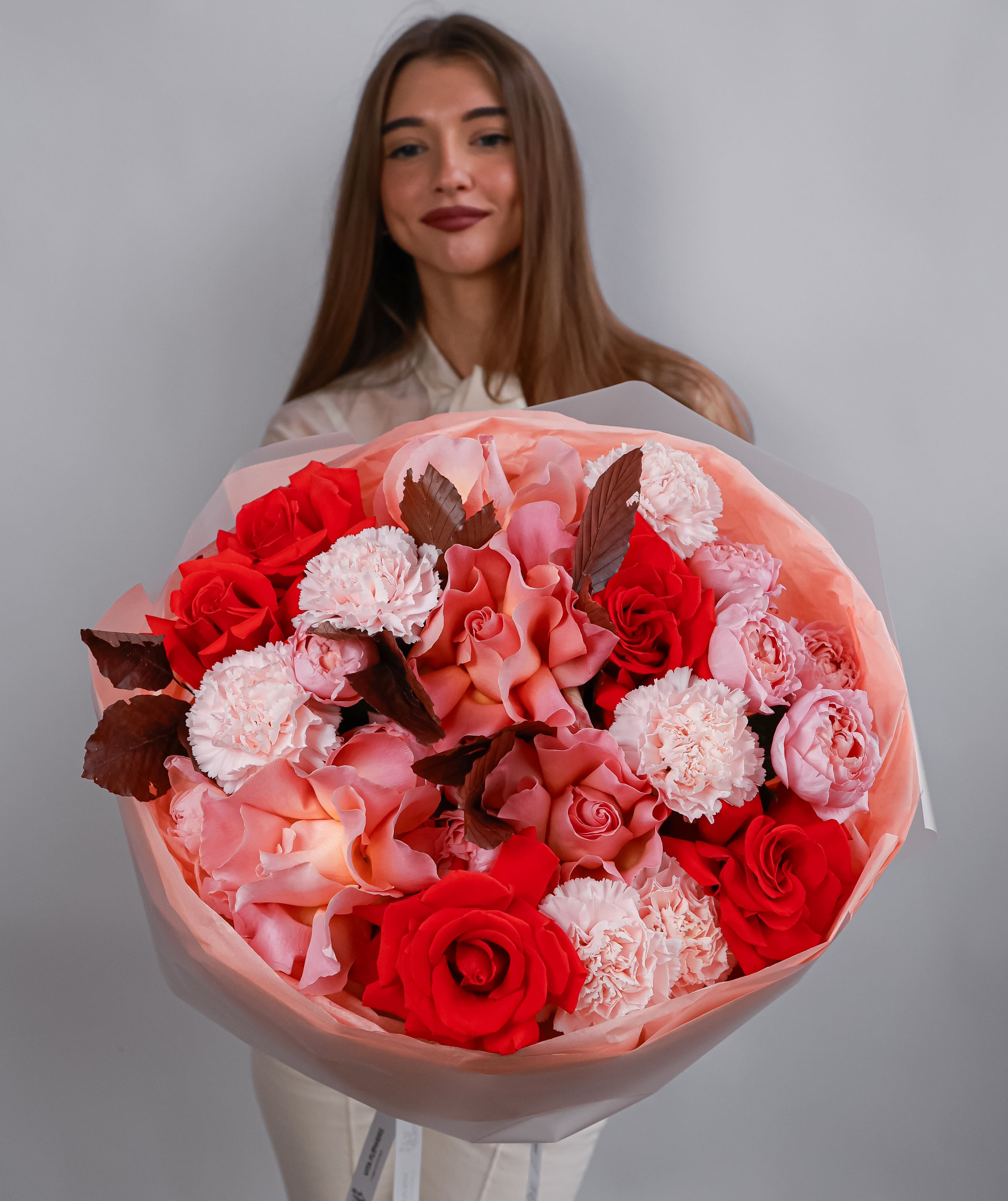 Букет с розами и стабилизированным буком