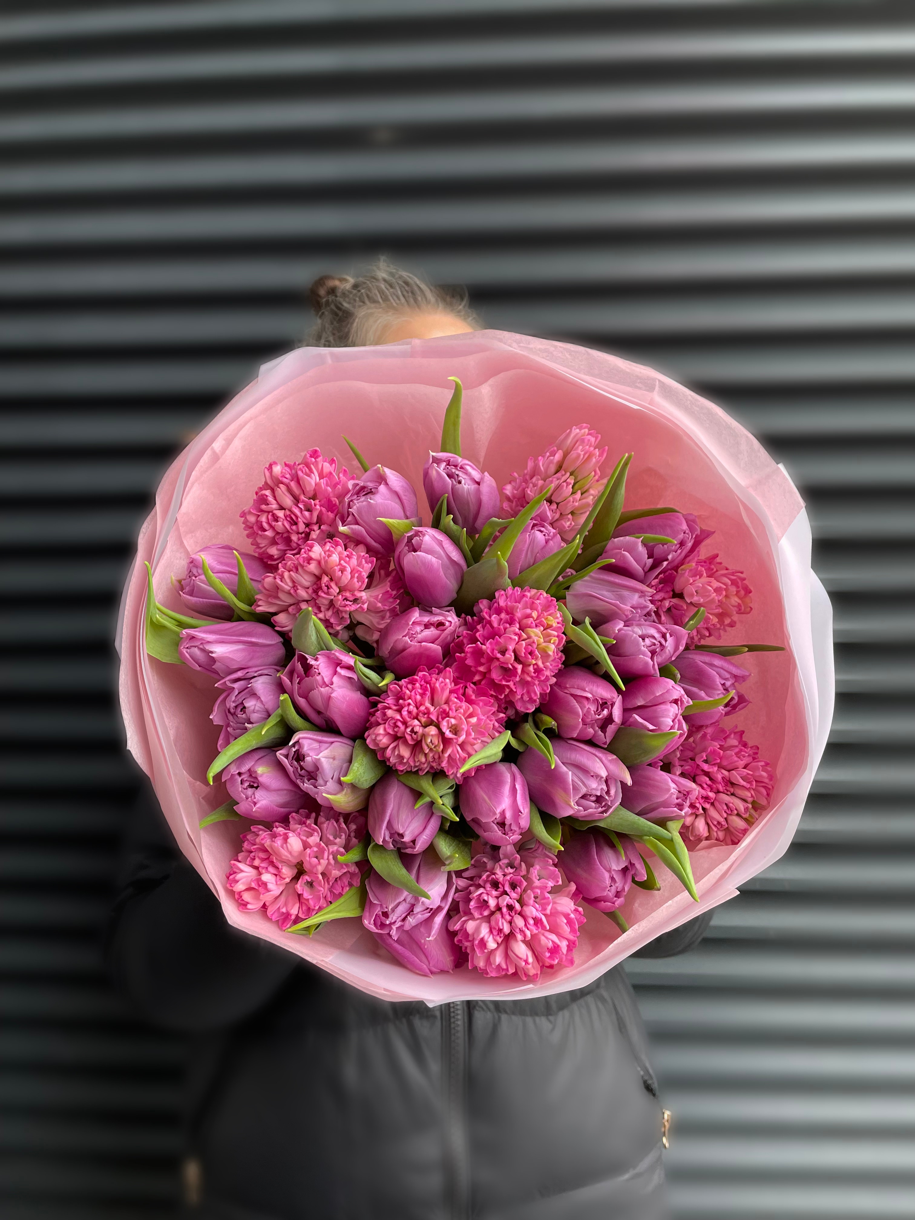 Букет с тюльпанами и гиацинтом