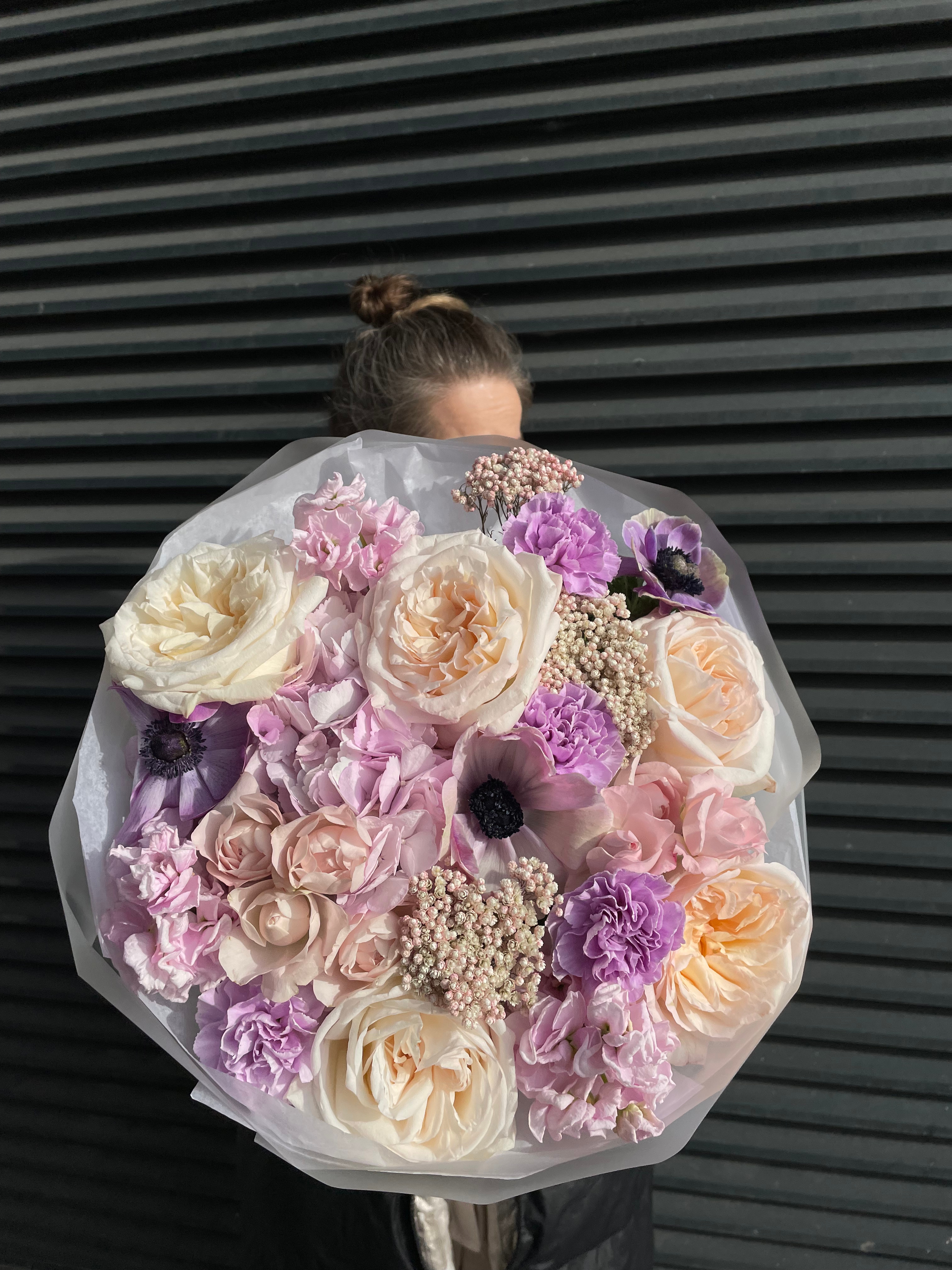 Букет с гортензией и анемонами