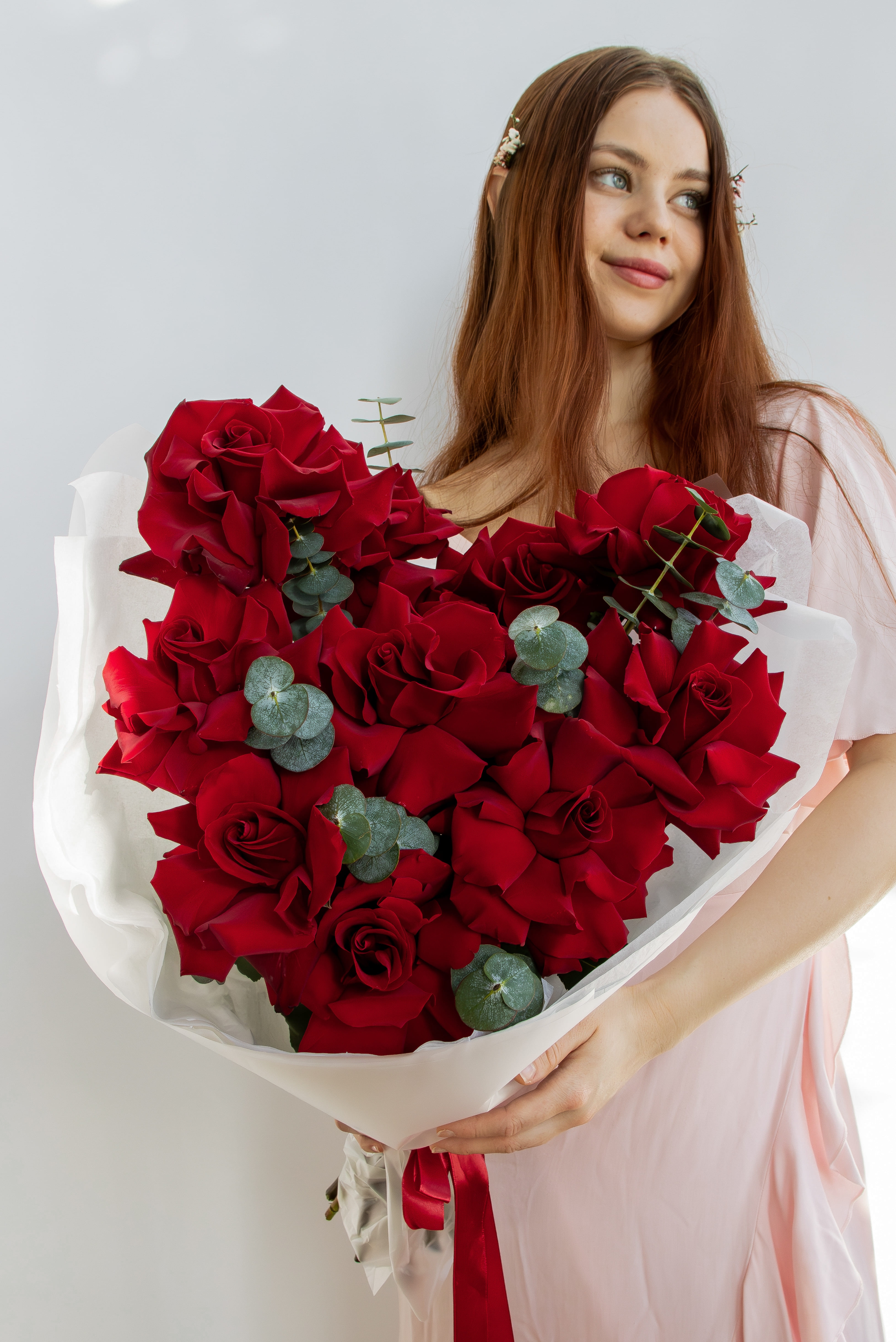 Букет из эквадорских роз с эвкалиптом