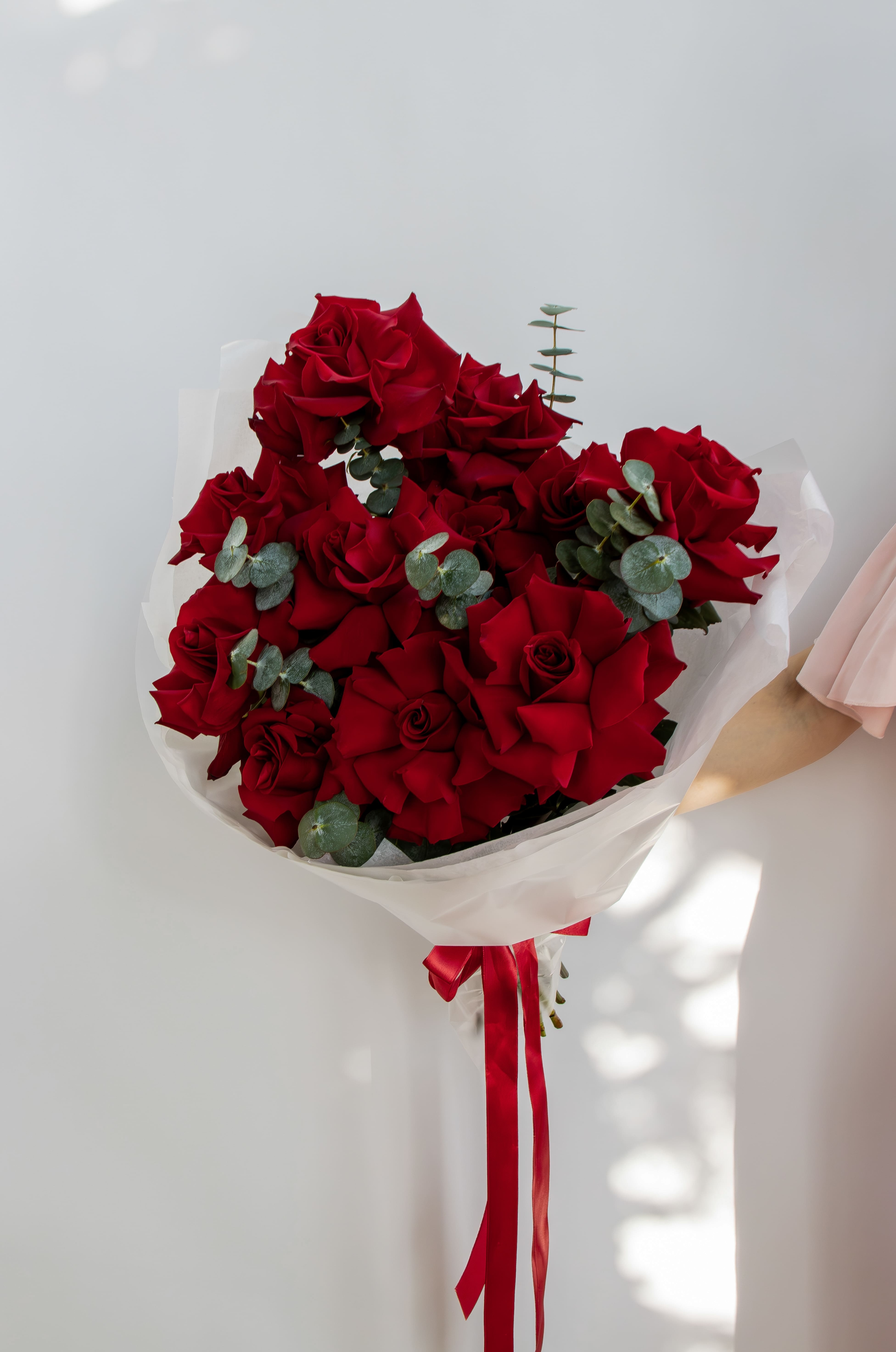 Букет из эквадорских роз с эвкалиптом