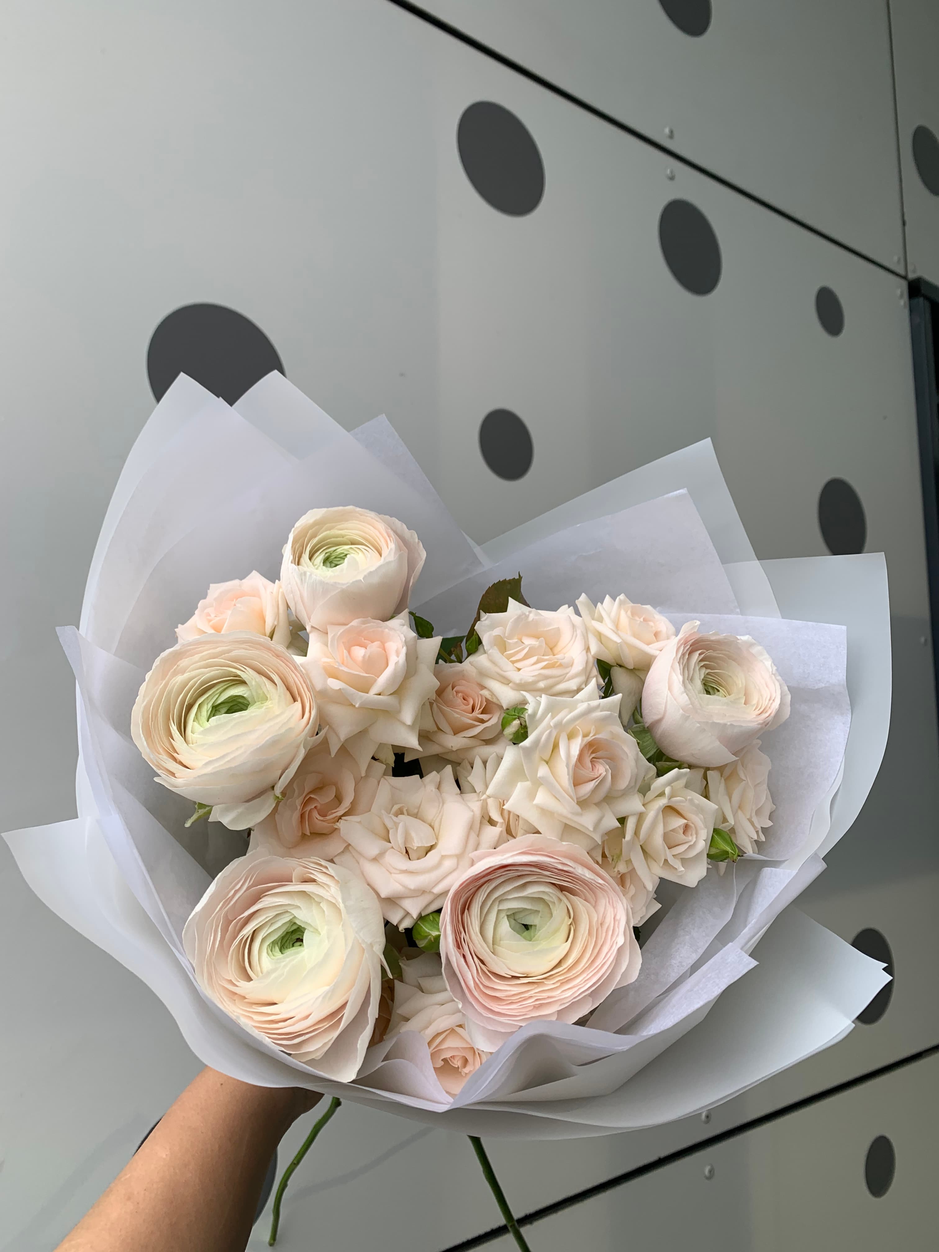 букет в офис заказать девушке