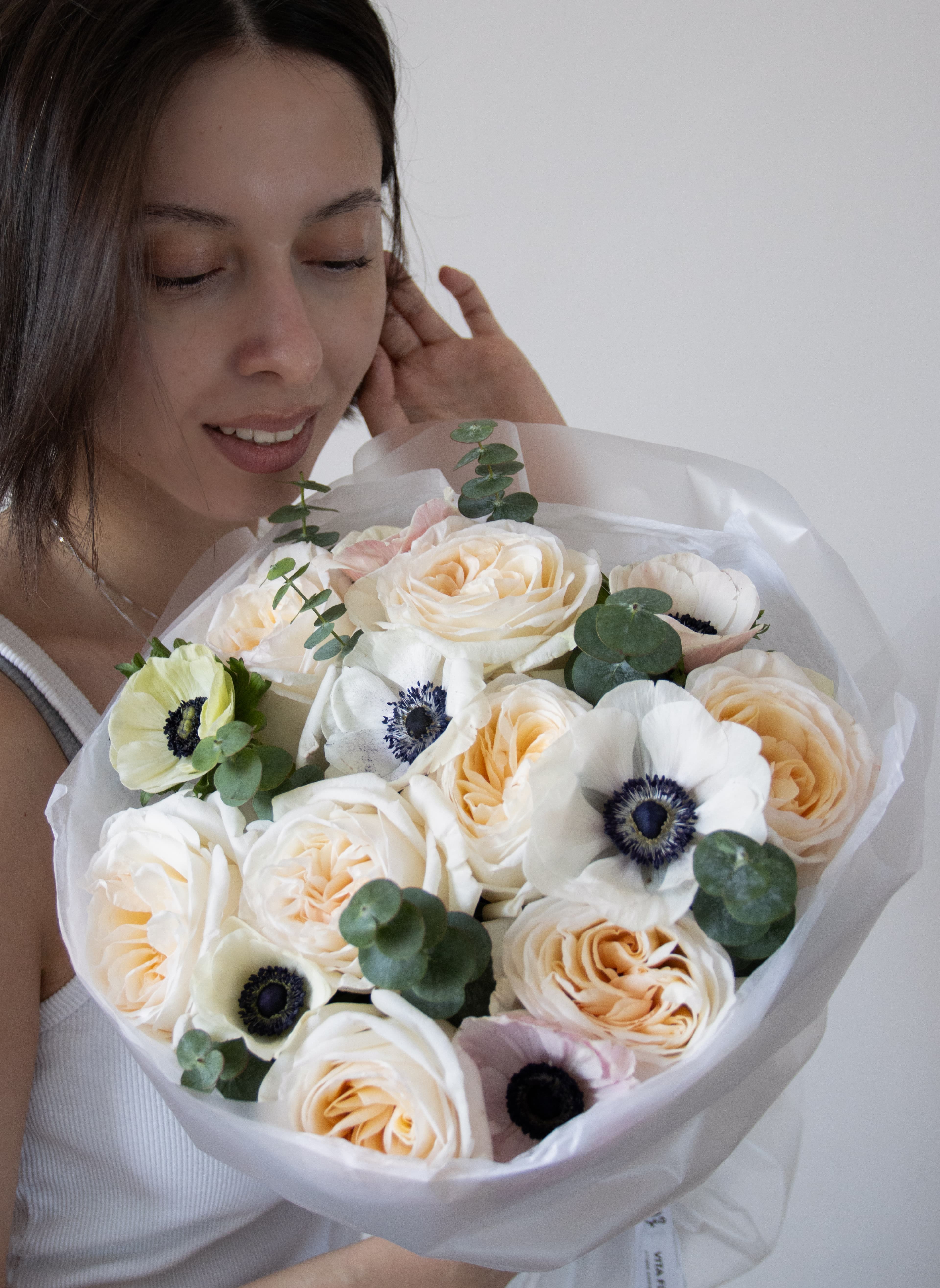 Букет на годовщину свадьбы в Москве: выбираем цветы по символике даты — от хрустальной до золотой