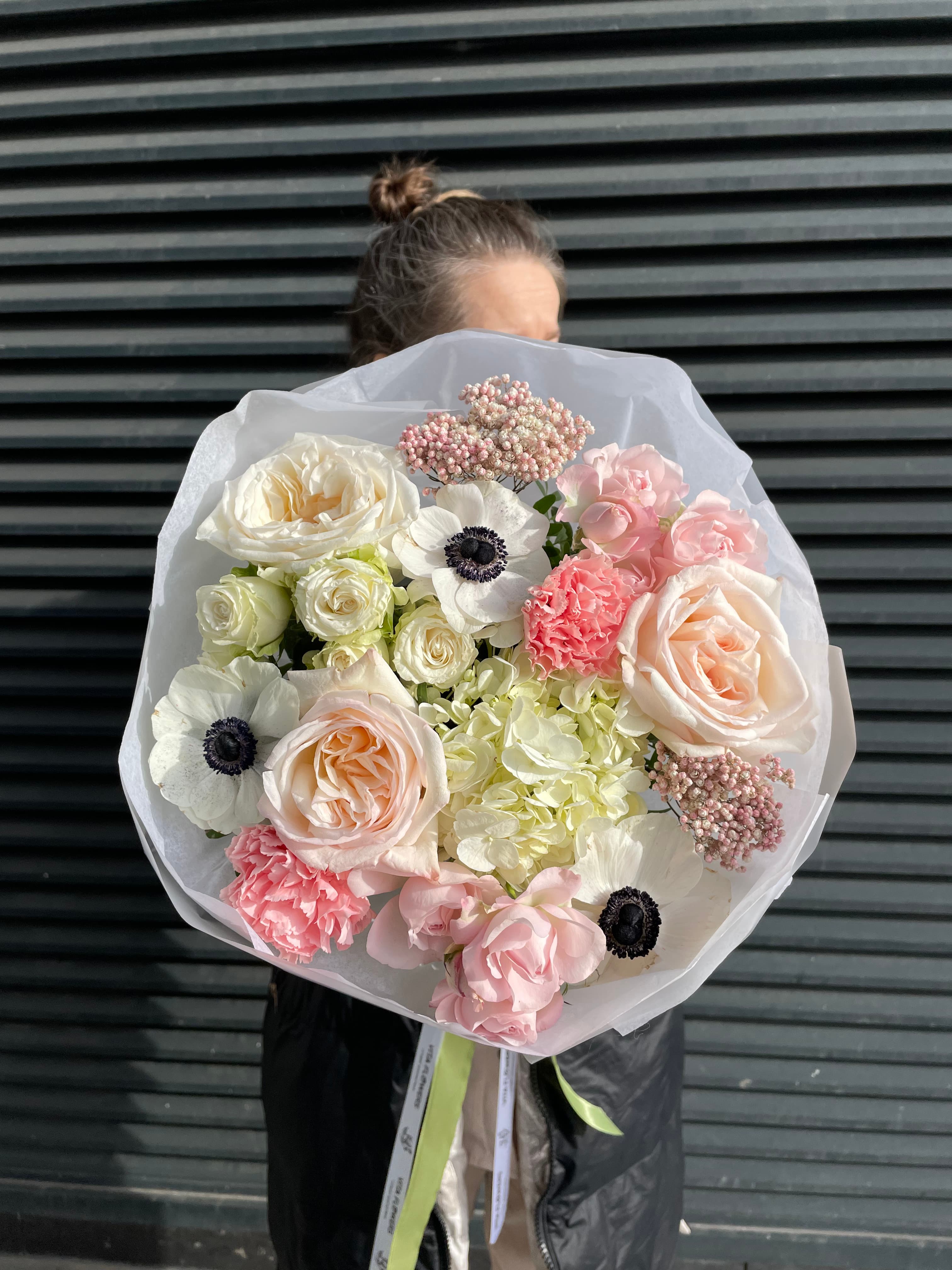 сезонные цветы весной купить букет