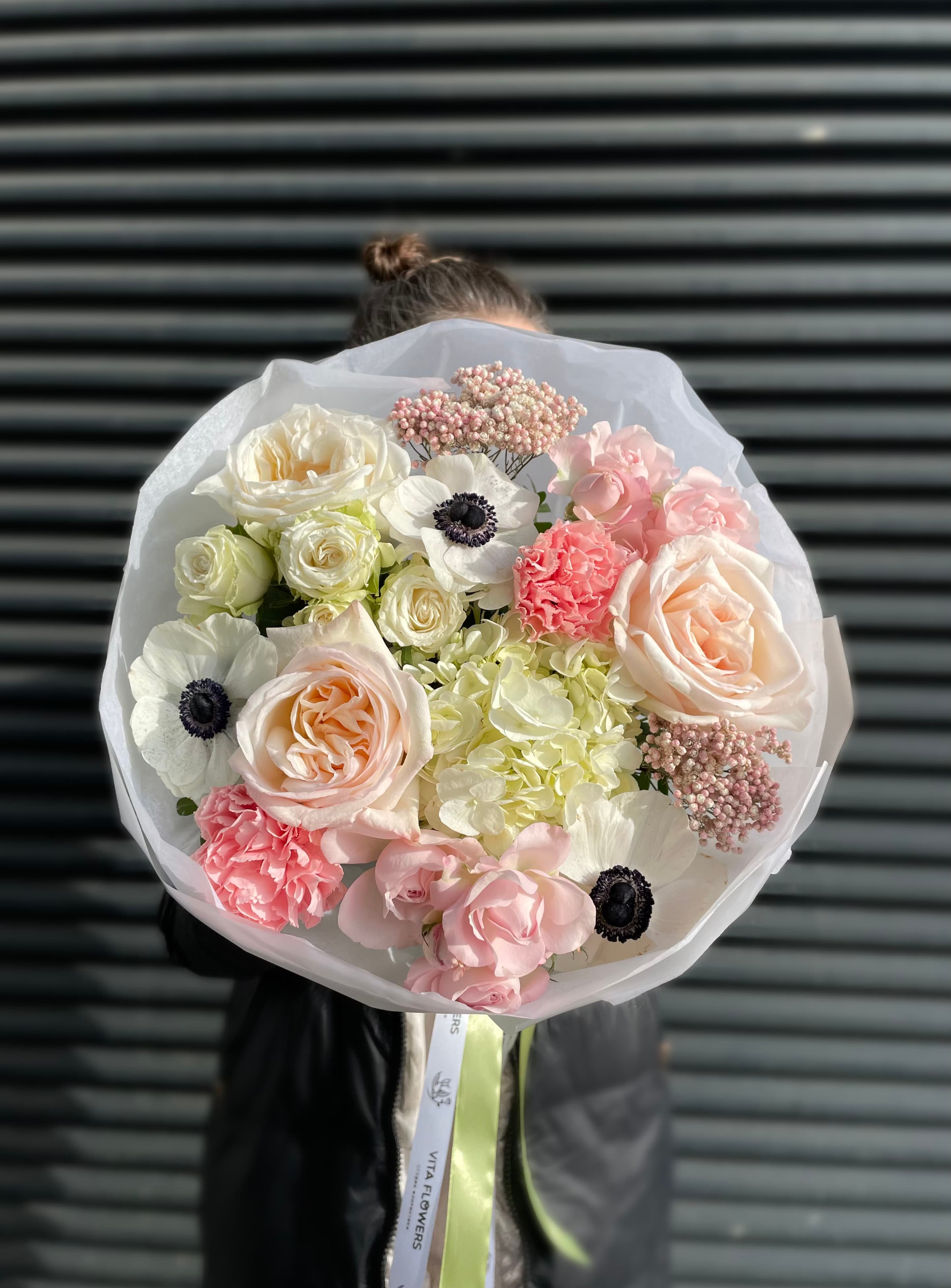 весенний яркий букет купить маме