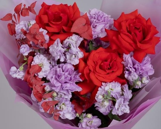 Букет с Розами и кустовой Маттиолой