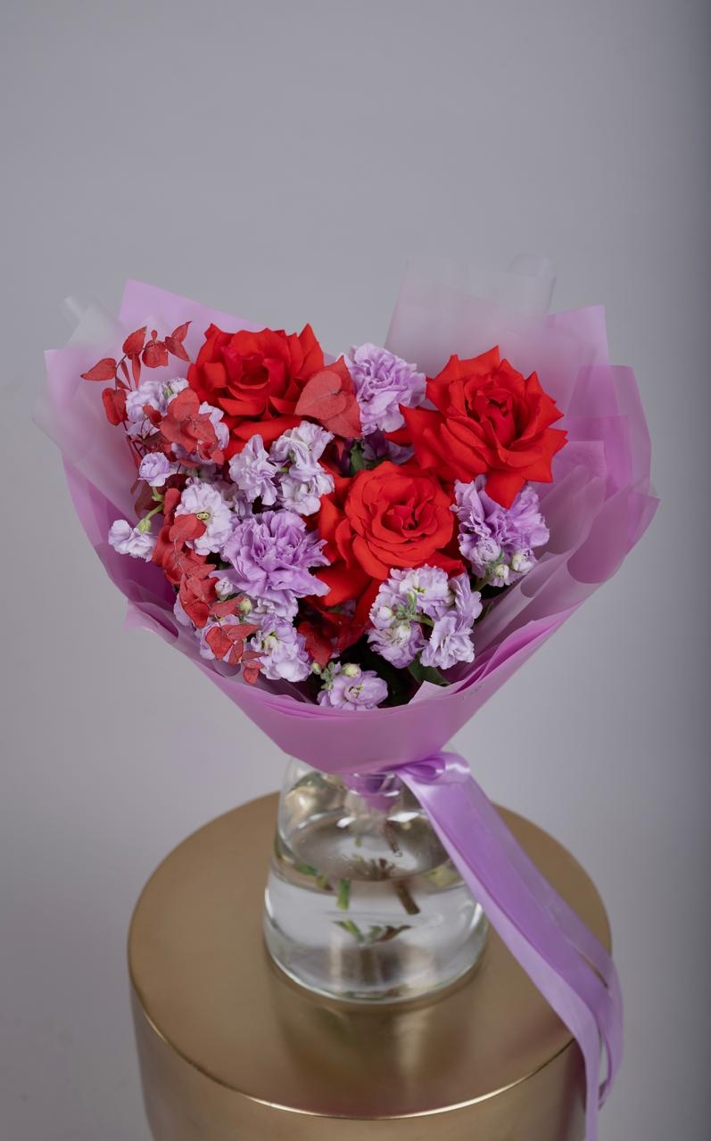 Букет с Розами и кустовой Маттиолой