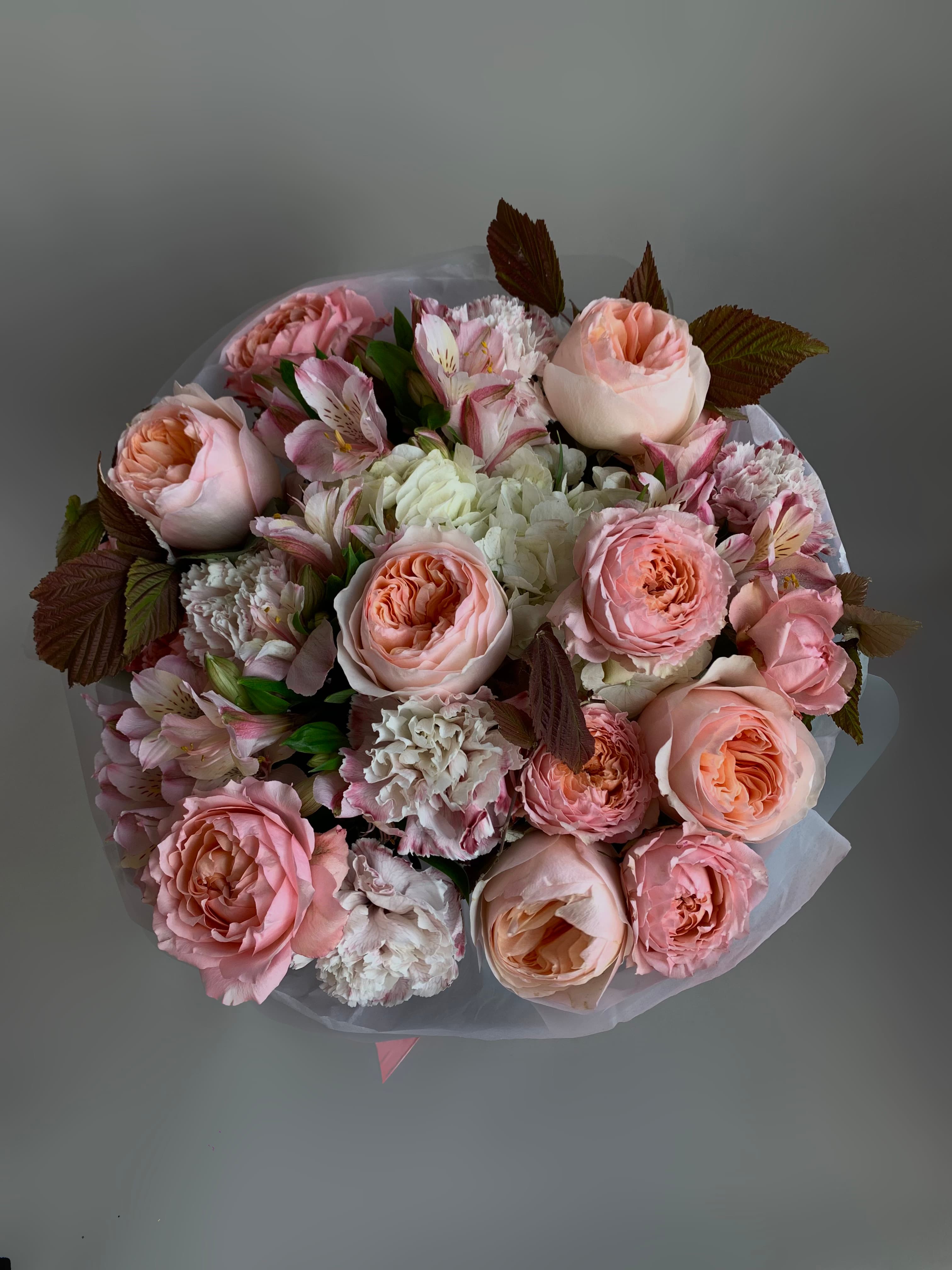 букет с шикарными пионовидными розами на ходынке