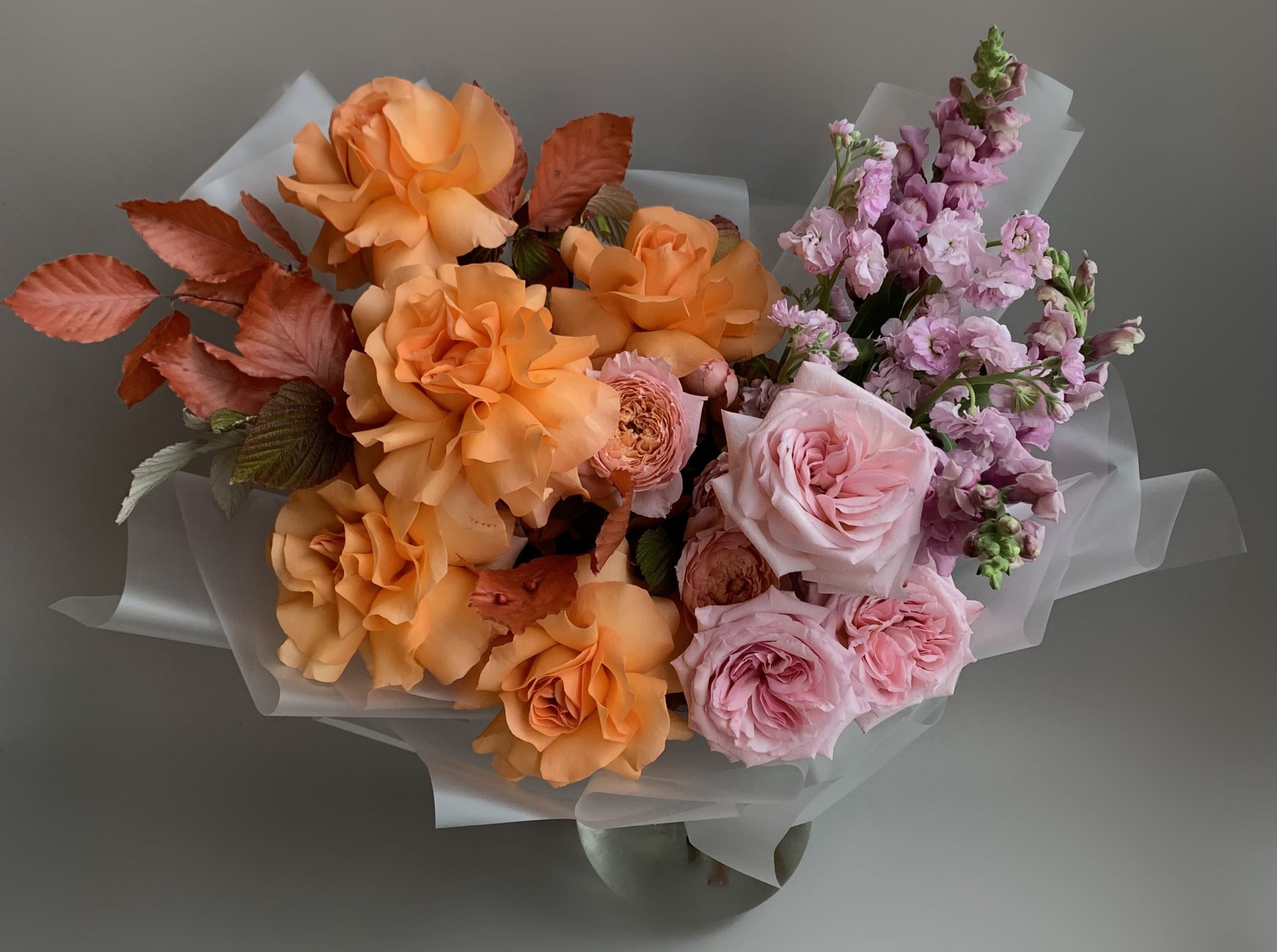 Яркий букет с французскими и пионовидными Розами