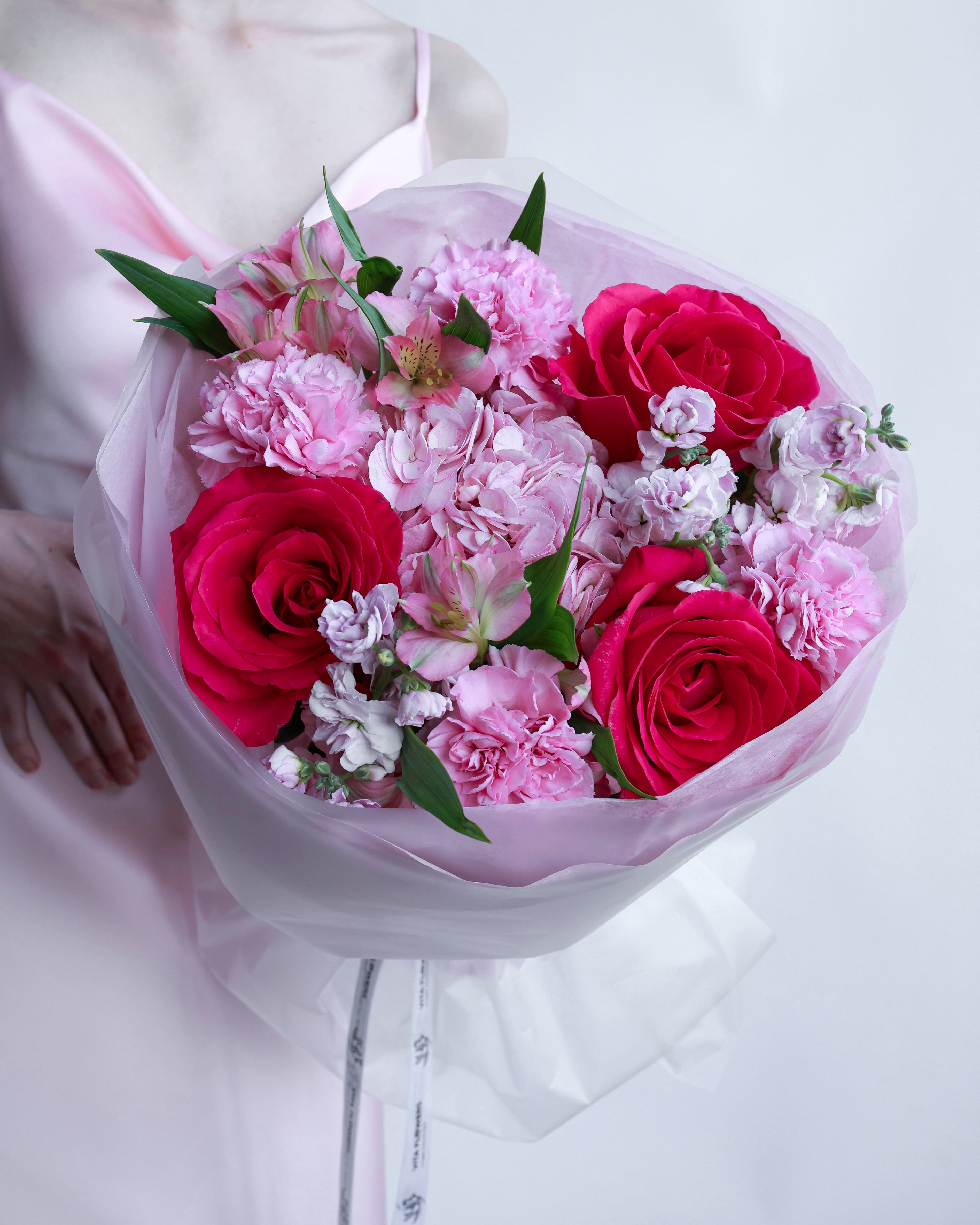 Букет с гортензией и альстромерией