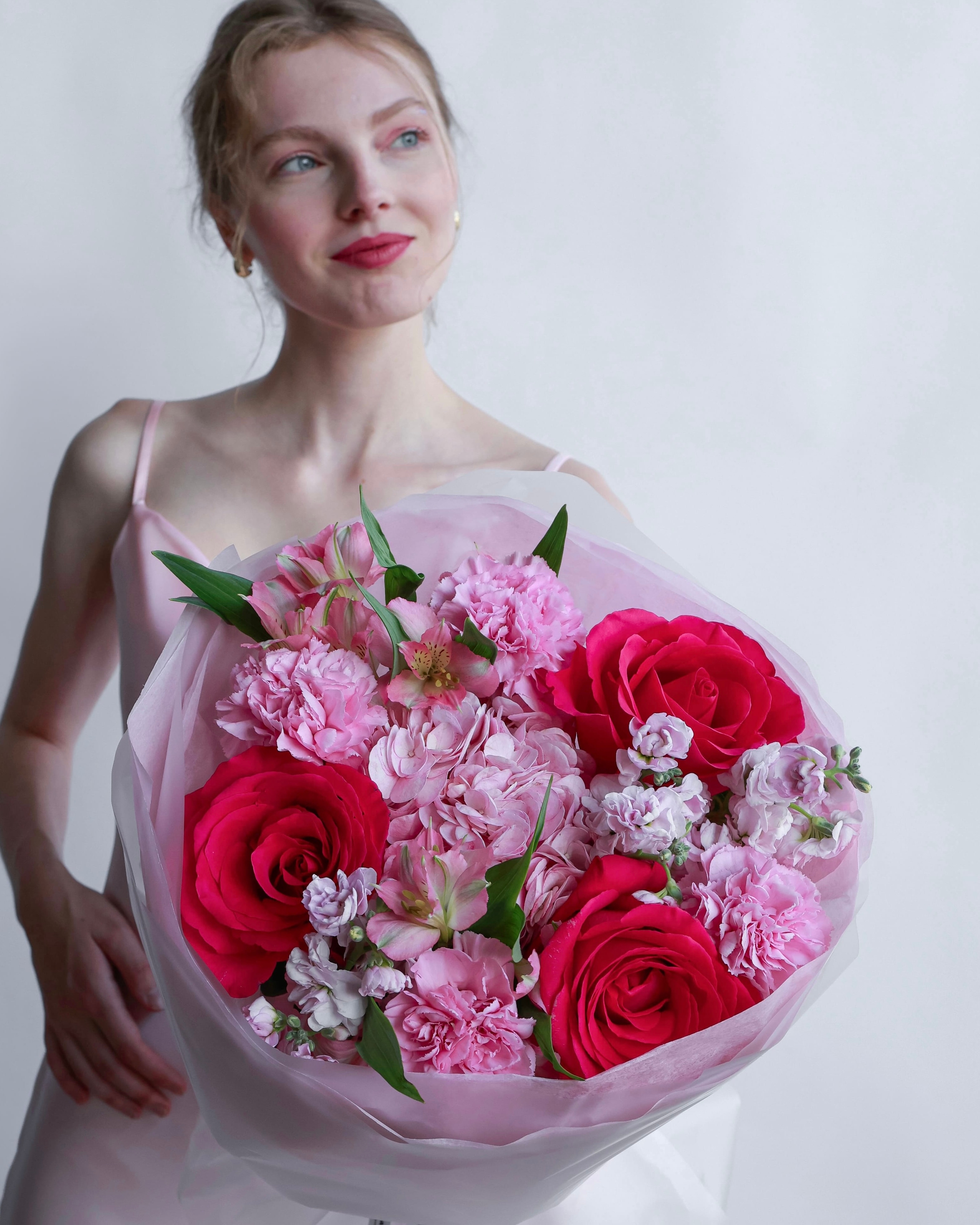 Букет с гортензией и альстромерией